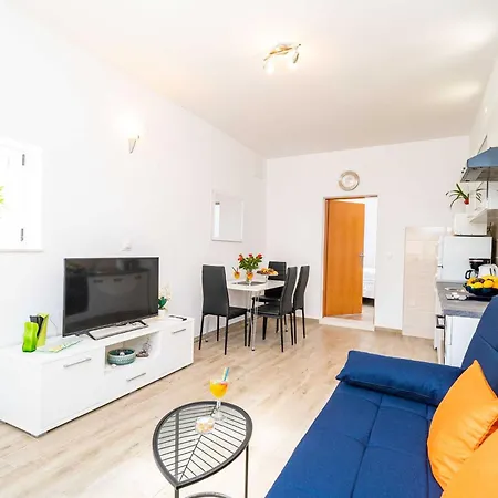 Bla Evi - One Bedroom With Terrace And View Mlini